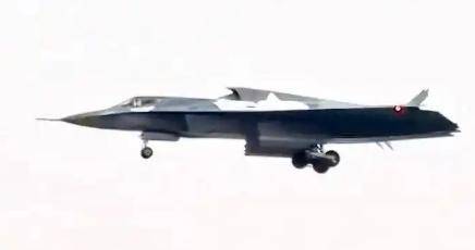 保加利亚乙组联赛_歼-36低空“横穿马路” 美媒激动保加利亚乙组联赛了 看到了双座和涂层