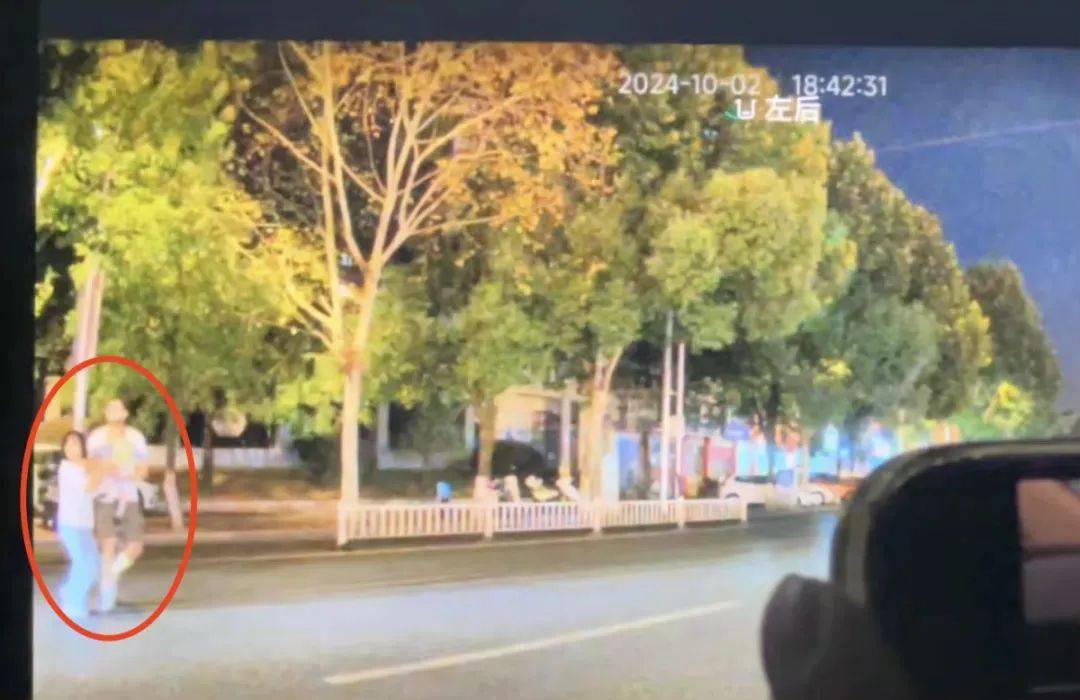 正版皇冠信用网_景德镇一家三口被撞身亡正版皇冠信用网，肇事者两次猛踩油门