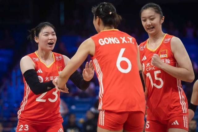 WNBA芝加哥天空_世界女排联赛阿灵顿站：中国女排苦战五局险胜多米尼加队