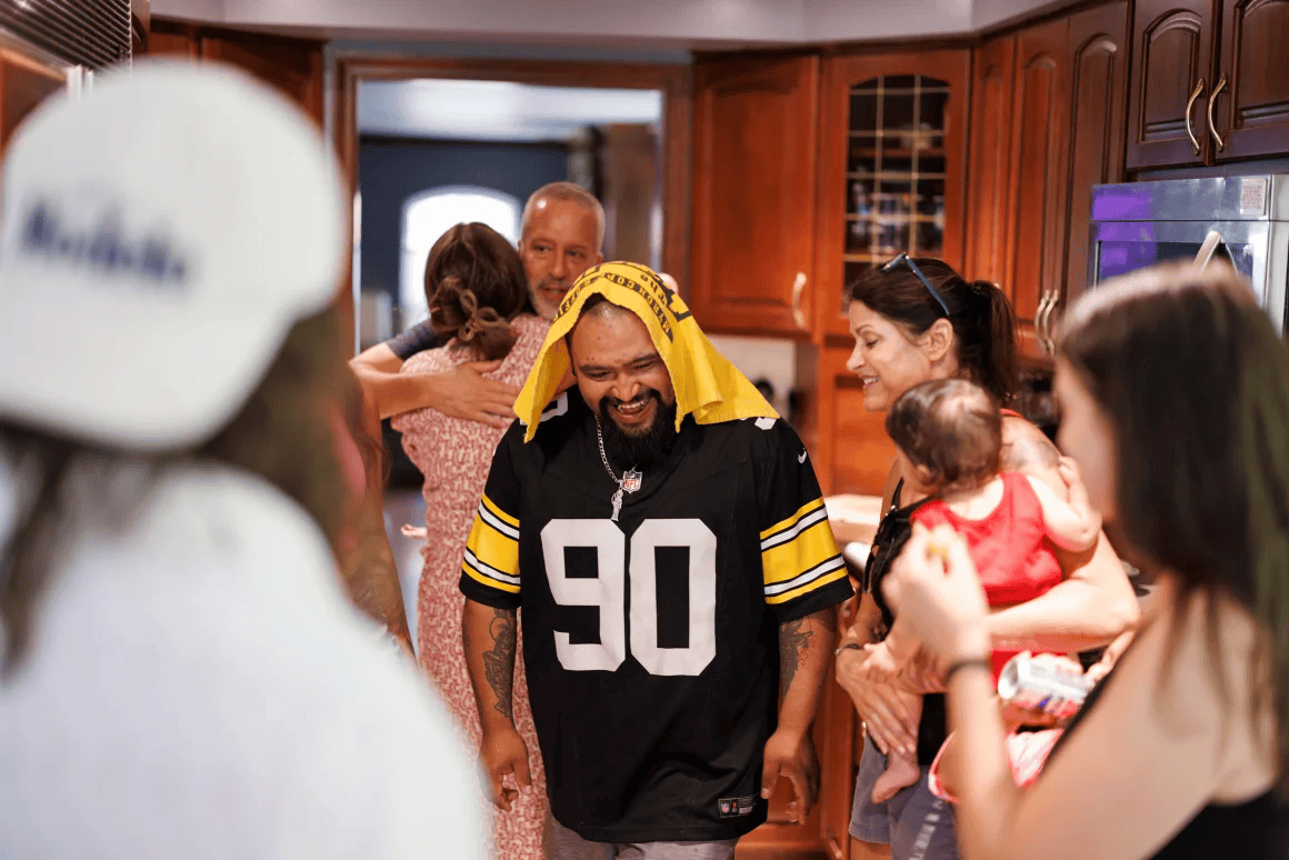 五大联赛所属的国家_一家人自愿被驱逐出美国：“留在这里是一场赌博”