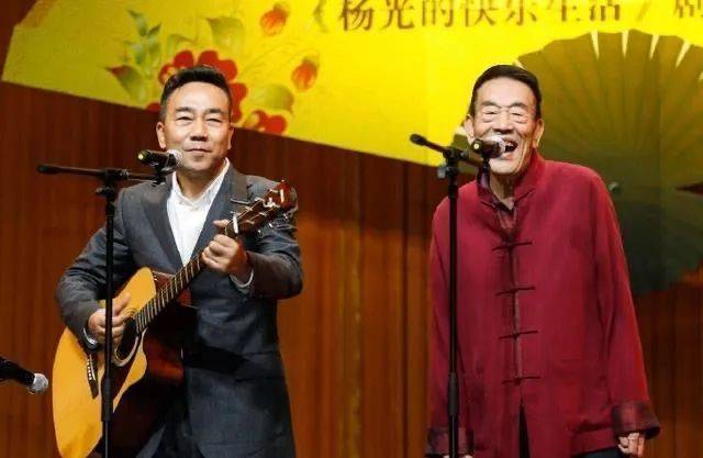 加纳足球联赛_助理曝光杨少华死亡原因！吃淀粉肠是去世前3天拍的加纳足球联赛，并非临终当天卖货