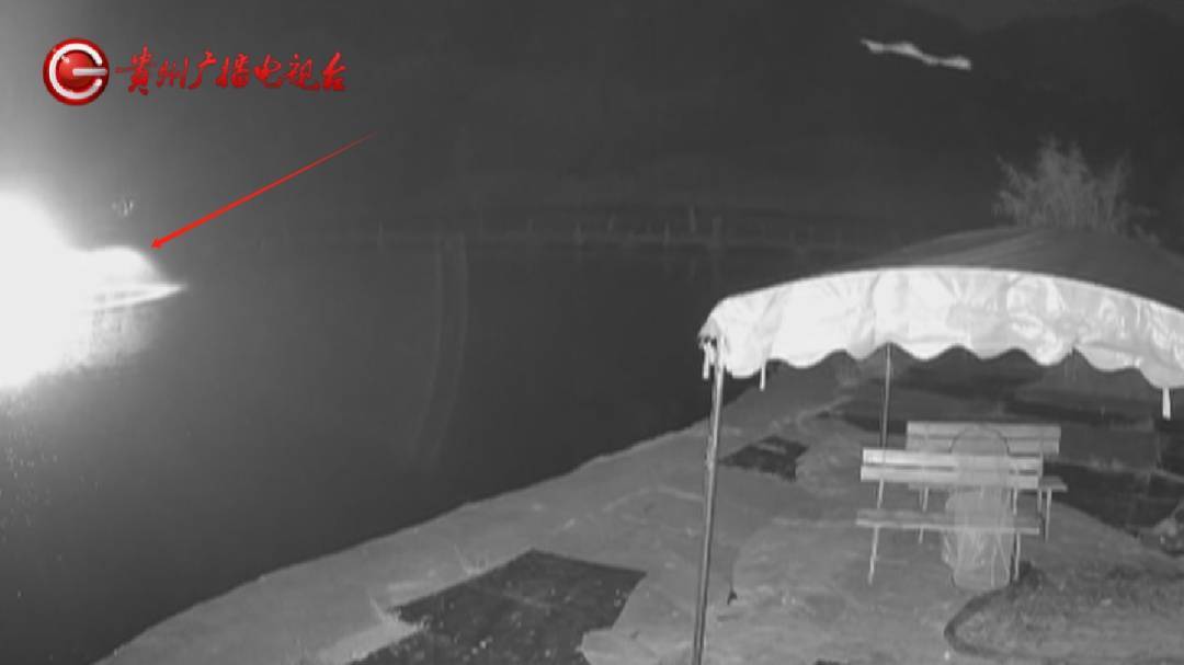 英超足球联赛_贵阳一男子连人带车冲进鱼塘！塘主：鱼死了不少英超足球联赛，车主：我当时正在……