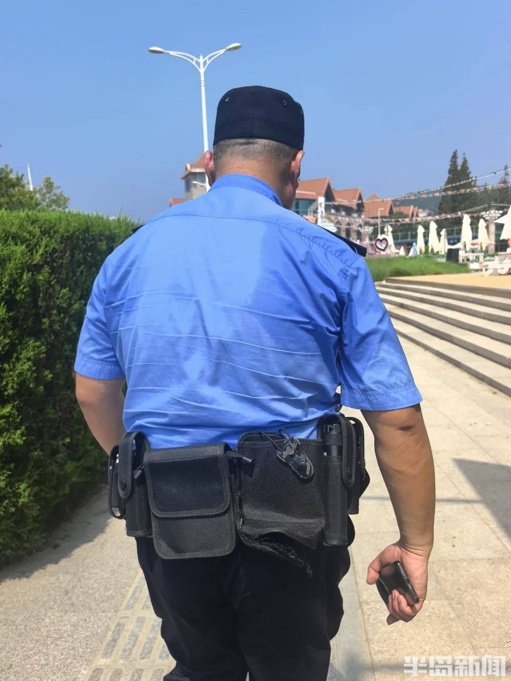 皇冠信用网平台_70岁老人来青岛一浴游泳皇冠信用网平台，上岸发现衣服和手机都不见了，民警找了两个多小时……