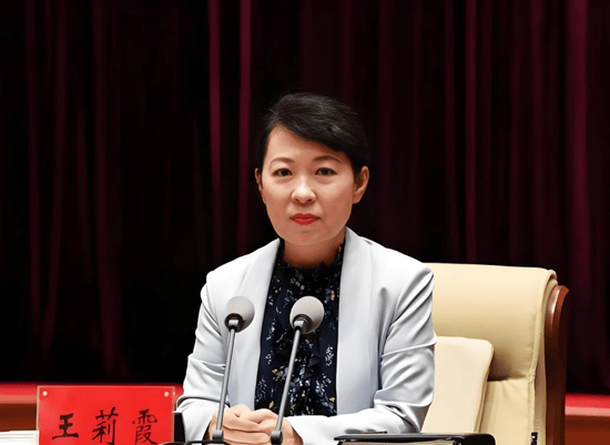 皇冠信用网在线注册_正部级美女大员被查！千万华服堆满多套住宅皇冠信用网在线注册，化妆团队提前数小时待命~