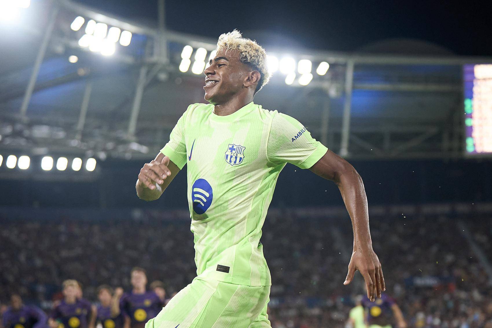 纳尔瓦vs卡勒威_【西甲】拉什福德被换下之后纳尔瓦vs卡勒威，亚马尔和佩德里带领巴萨大逆转