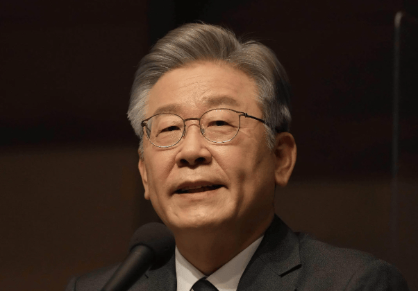 埃及超级联赛_要么出手对付中国埃及超级联赛，要么放弃领土，李在明登机返回韩国，临走前送中方15个字！