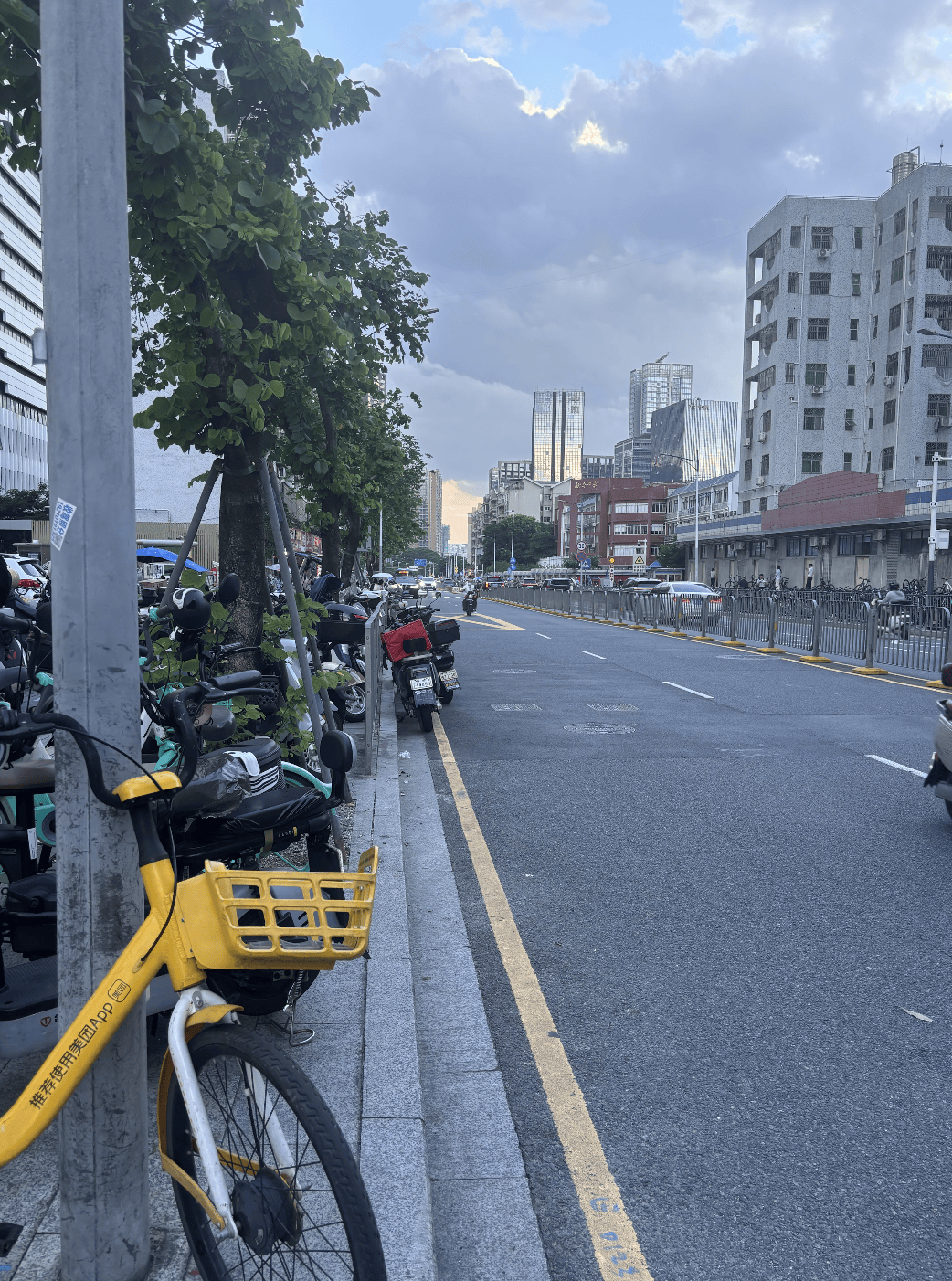 皇冠信用网押金多少_深圳一医院门口被指“举步维艰”皇冠信用网押金多少！整治后记者实探:仍很堵