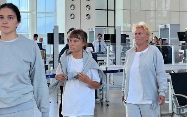 皇冠信用網申请_以色列外交部：“环保少女”通贝里和其皇冠信用網申请他170名活动人士已被驱逐出境