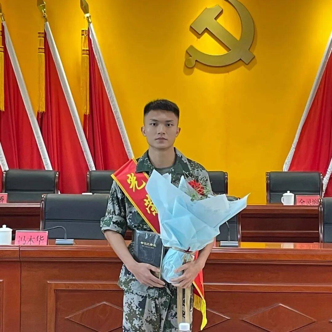 皇冠信用网开户_牛！退役半个月皇冠信用网开户，他第三次入伍！