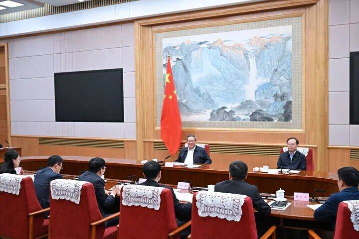 皇冠信用網代理_李强主持召开经济形势专家和企业家座谈会