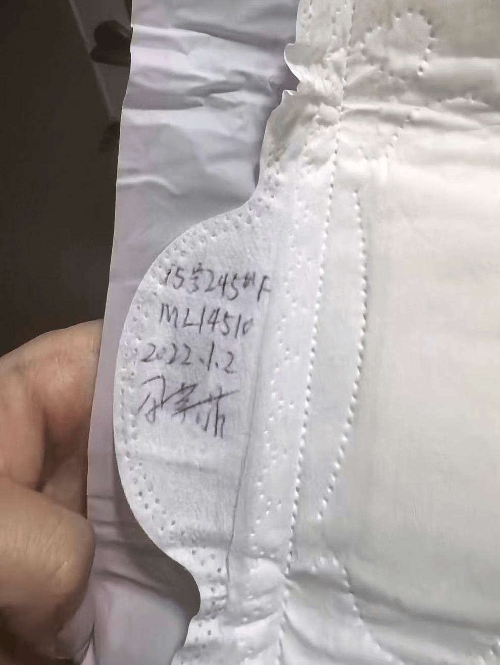 皇冠信用网会员开户_平台回应“网购廉价卫生巾约1毛一片皇冠信用网会员开户，侧面竟出现手写字迹”：退款，商家将对接工厂进行溯源