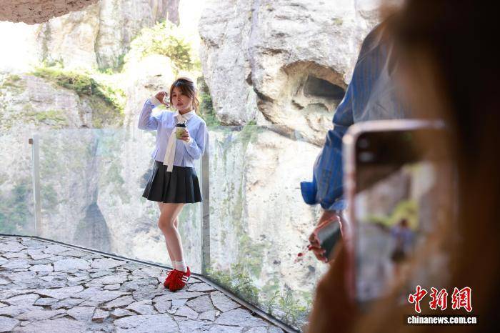 如何代理皇冠信用_浙江温州乐清雁荡山：悬崖咖啡助力传统景区焕新出圈