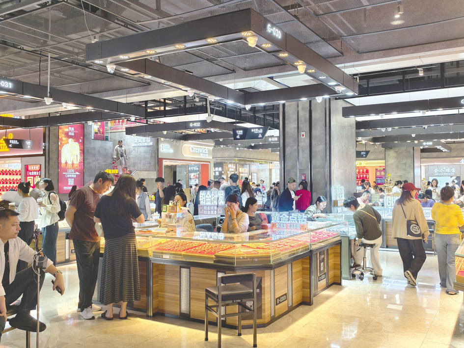 德比郡 vS 赫尔城_每经记者实地探访深圳水贝：金价每克涨约60元德比郡 vS 赫尔城，多家金店加价前暂停出货