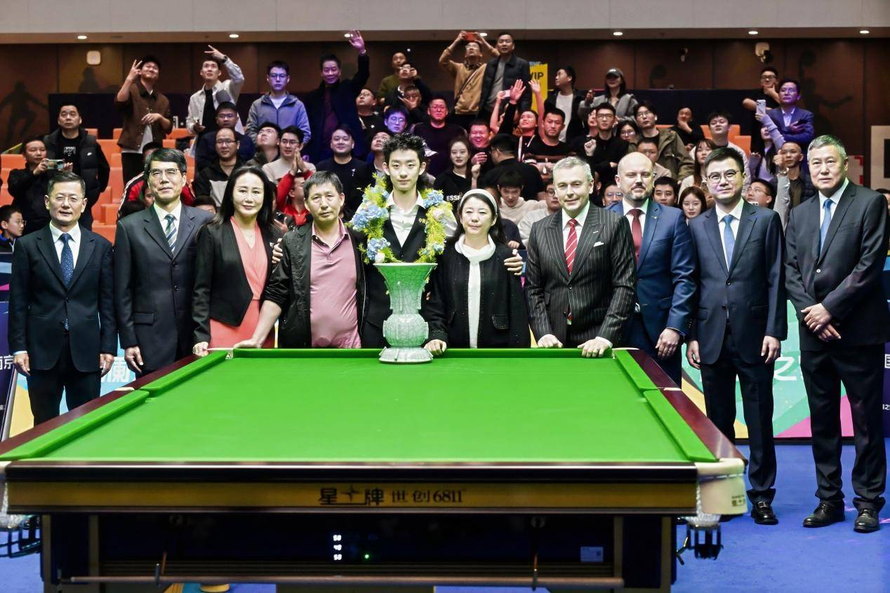 皇冠信用網如何开户_斯诺克国锦赛新王加冕 中国小将吴宜泽南京登顶夺生涯首冠