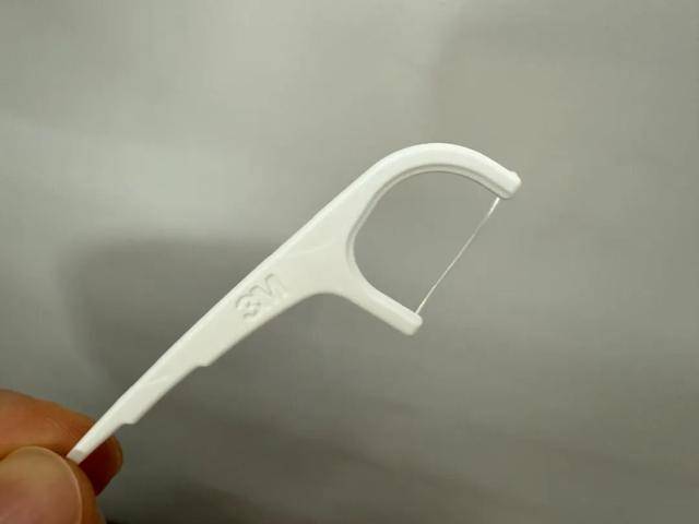 皇冠信用开户_无锡一男子开车时嘴里叼根牙线被处罚