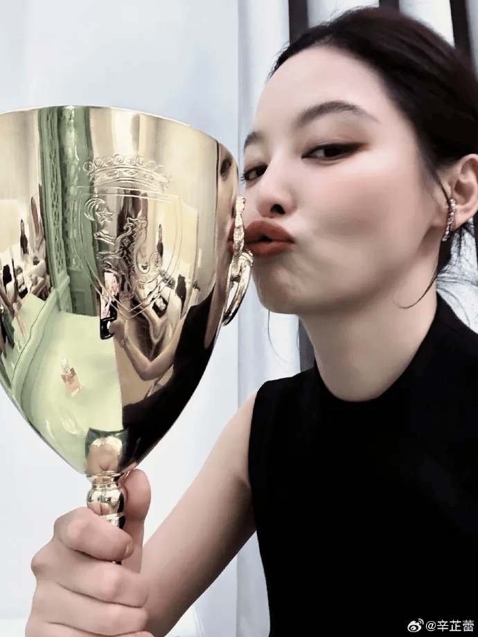 皇冠信用网代理流程_辛芷蕾回老家鹤岗狂炫烧烤小串皇冠信用网代理流程，满桌硬货滋滋冒油，网友：隔着屏幕流口水