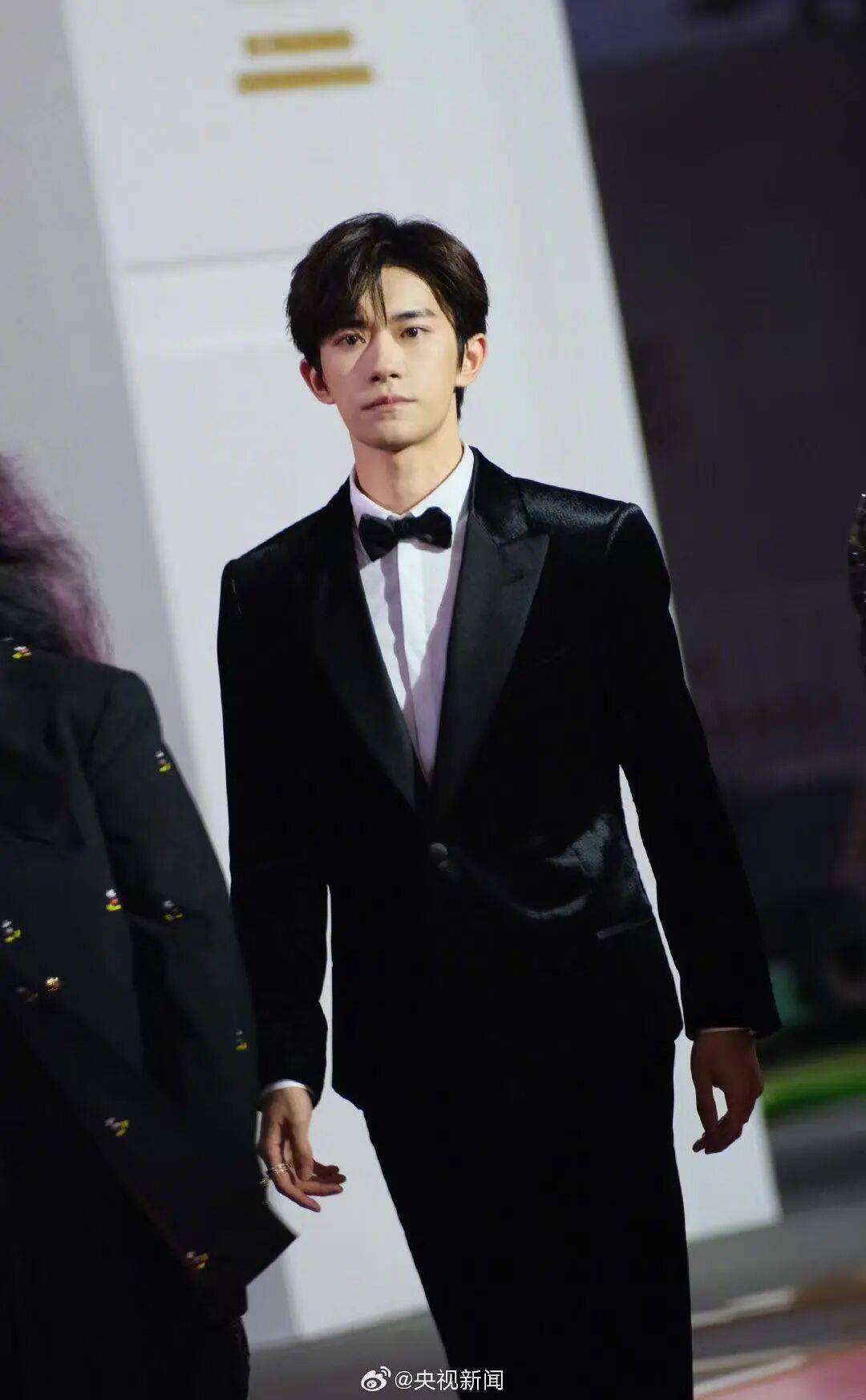 皇冠信用盘庄家_易烊千玺皇冠信用盘庄家，金鸡奖最年轻的最佳男主角！宋佳，最佳女主角！