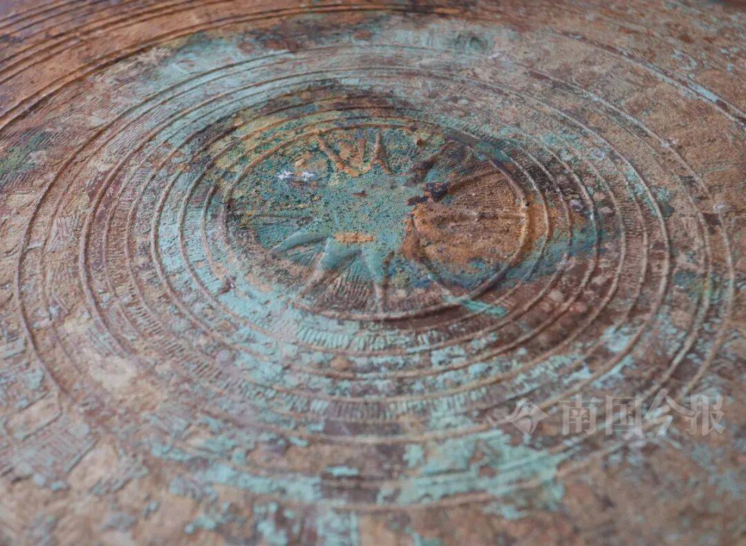 皇冠信用登2代理_柳州钓鱼阿叔竹林挖蚯蚓皇冠信用登2代理，竟挖出千年前的“大宝贝”！