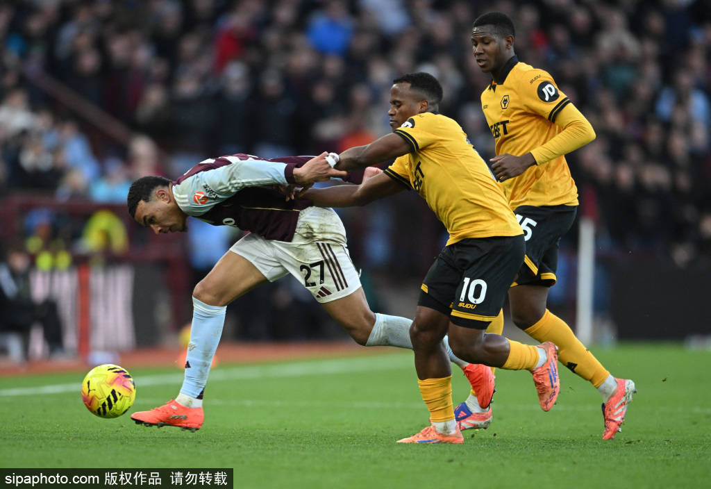 皇冠代理管理端_特罗萨德禁区外绝妙远射皇冠代理管理端，阿森纳3-0维拉！VAR确认进球背后的战术解析与情感共鸣