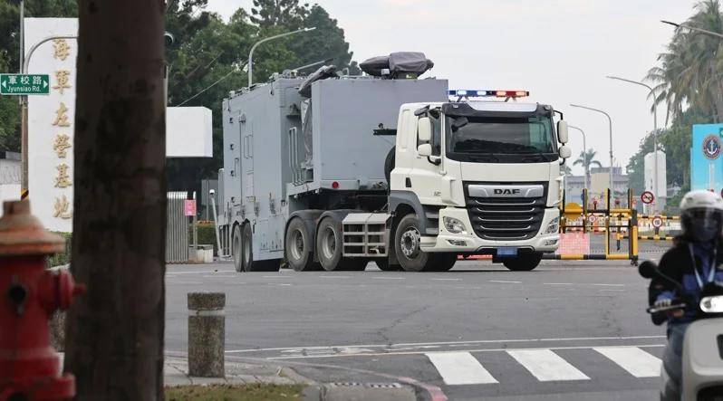 hga050皇冠手机登入_8个台军中将通报：解放军89架战机出击hga050皇冠手机登入，055开火，075舰逼近台岛