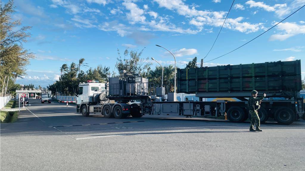 hga050皇冠手机登入_8个台军中将通报：解放军89架战机出击hga050皇冠手机登入，055开火，075舰逼近台岛