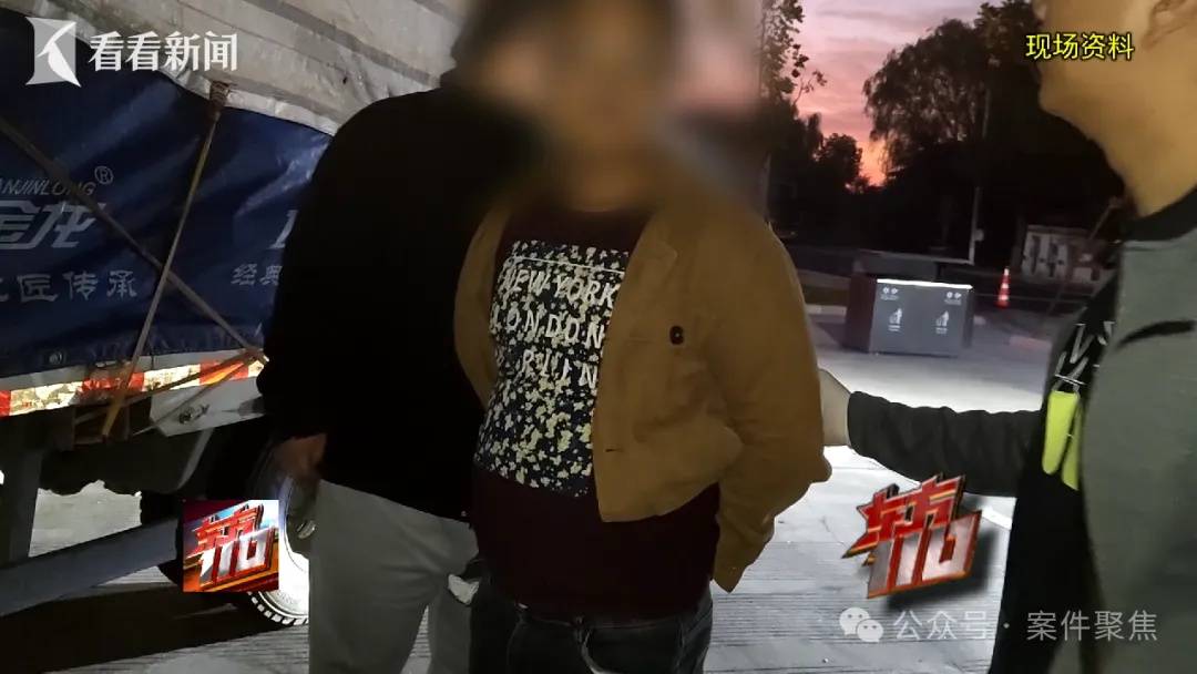 皇冠比分
_来沪女子专挑上海爷叔下手!“回家按摩”后多人丢失随身金饰品皇冠比分
,警方揪出团伙……