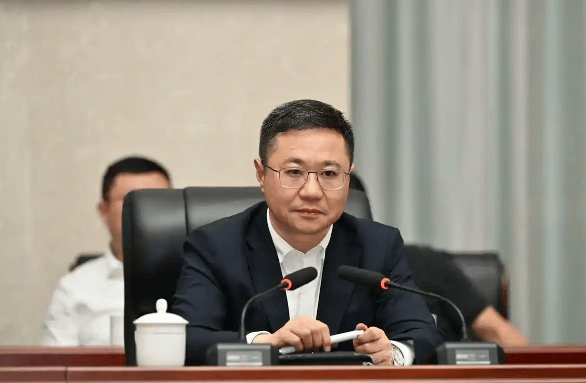 皇冠信用登3代理_遵义市市长黄伟任上被查 16岁考上大学 几天前在参会