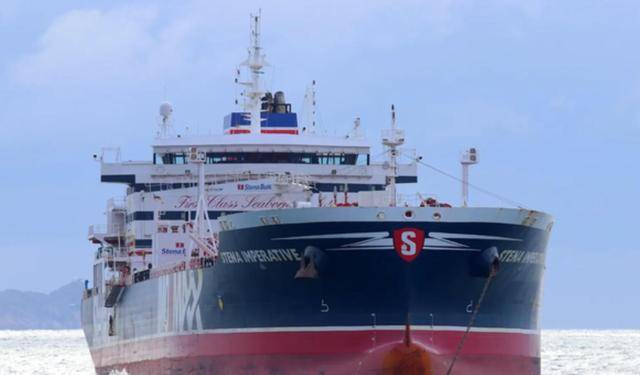 皇冠代理登1租用_不等中俄驰援皇冠代理登1租用，伊斯兰革命卫队动手，6艘快艇围捕美国油轮，美军击落伊朗无人机